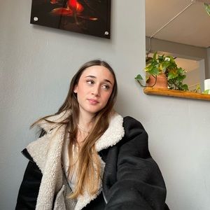 Meet your Posher, Daniela